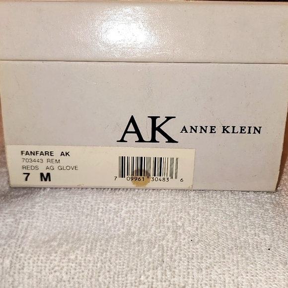 Women's Anne Klien - Picture 9 of 9